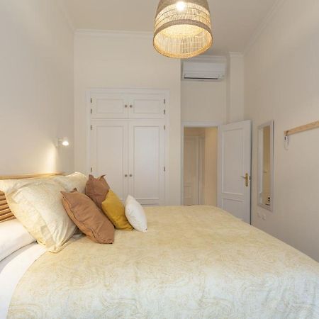 Puerta De Larios: Central Three-Bedroom Apartment With Balconies And Patio Málaga Exteriör bild