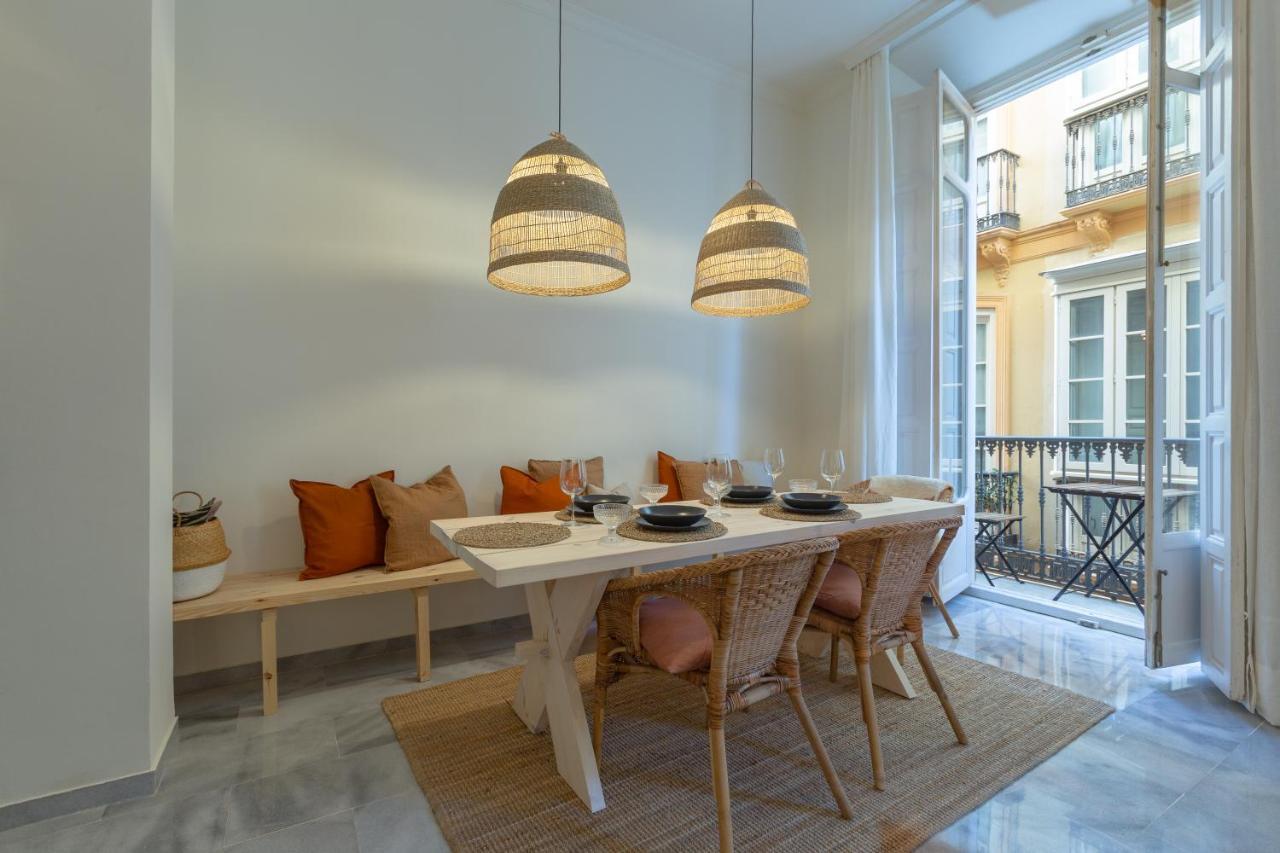 Puerta De Larios: Central Three-Bedroom Apartment With Balconies And Patio Málaga Exteriör bild