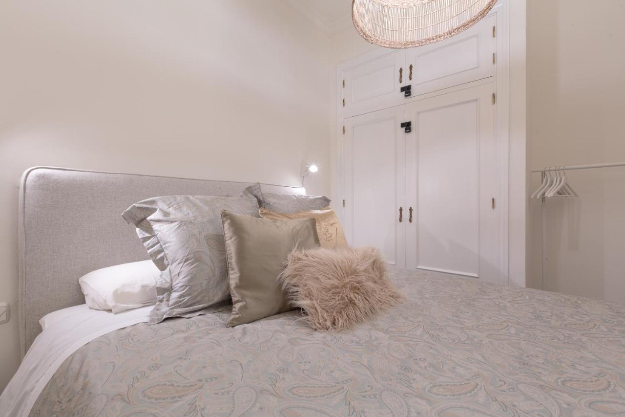 Puerta De Larios: Central Three-Bedroom Apartment With Balconies And Patio Málaga Exteriör bild