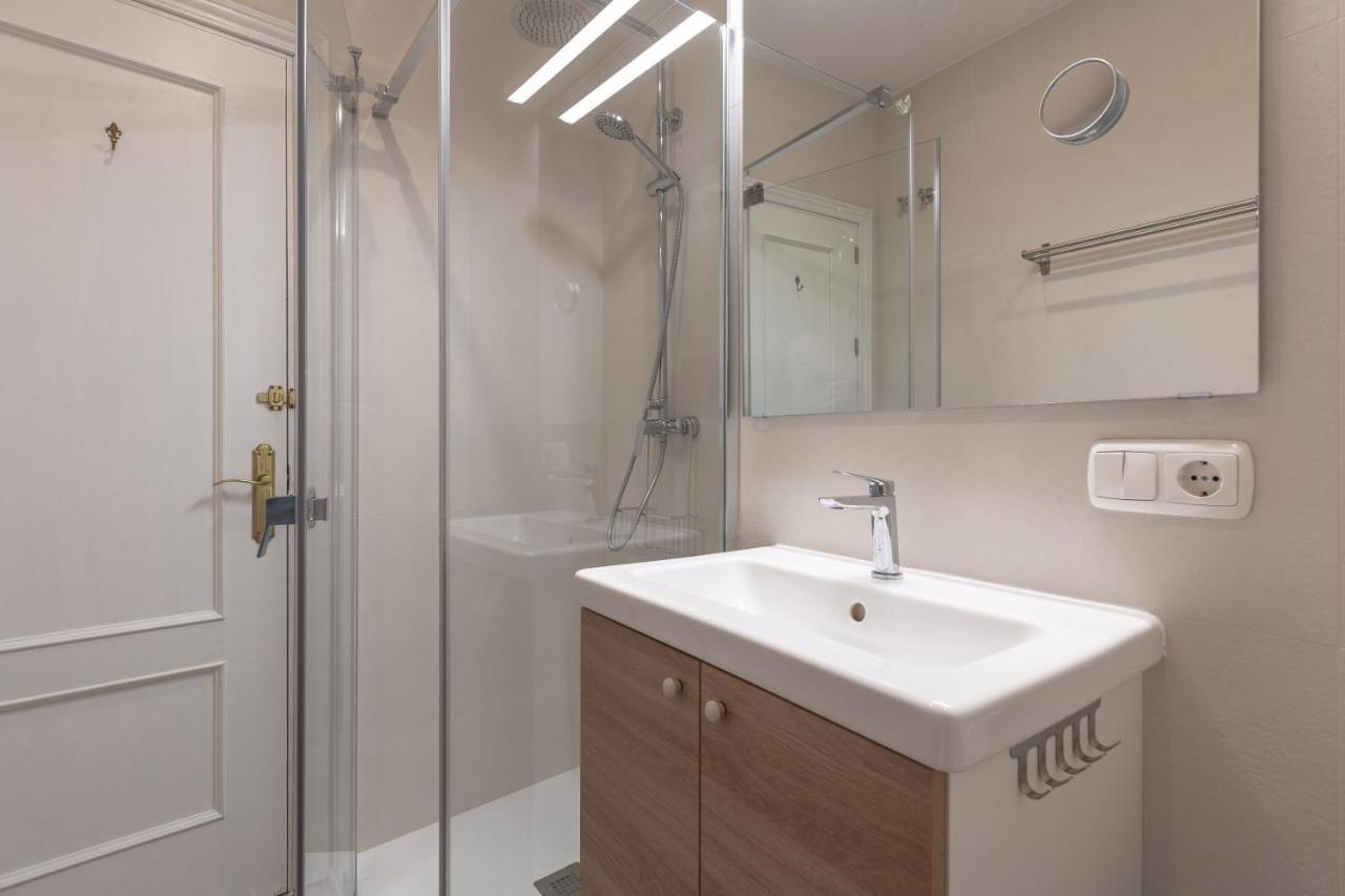 Puerta De Larios: Central Three-Bedroom Apartment With Balconies And Patio Málaga Exteriör bild